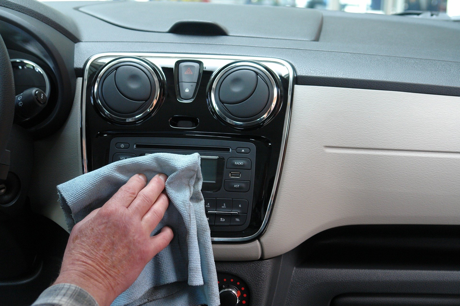 You are currently viewing How To Keep Your Car Safe In The Sun